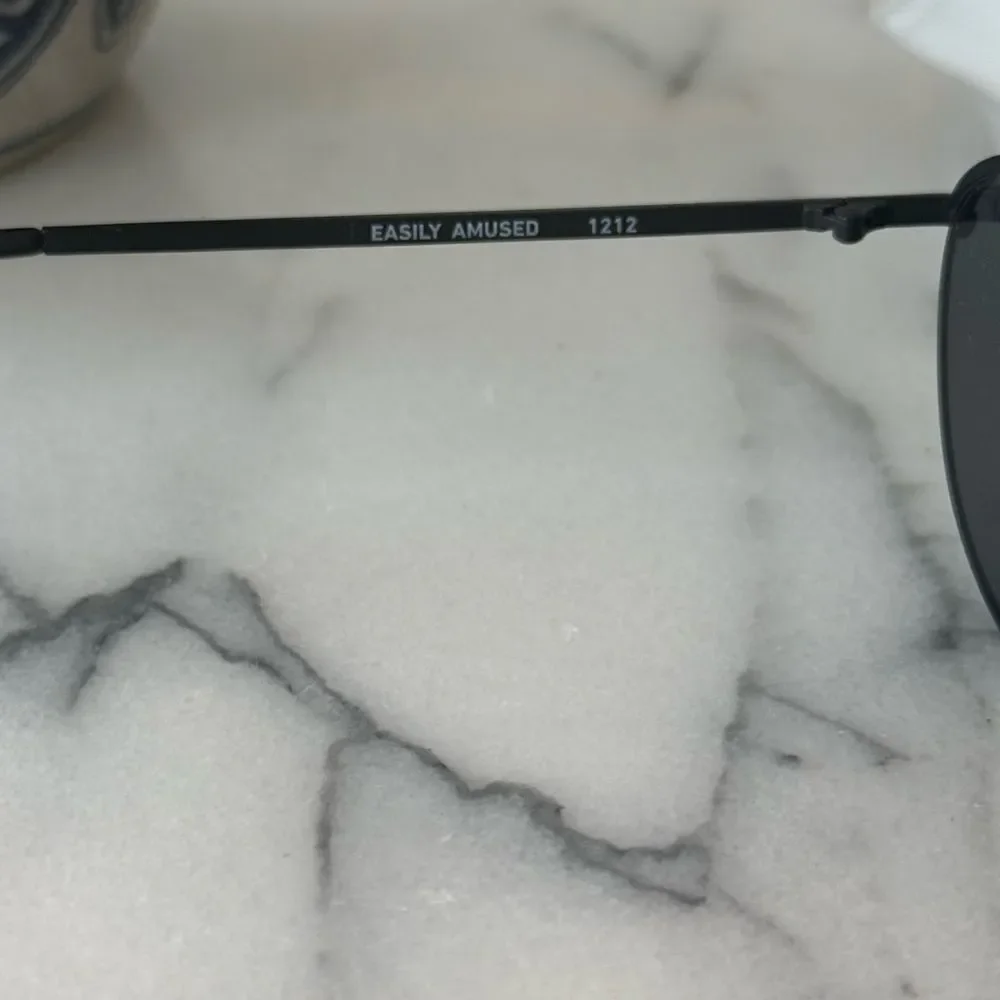 ⭐️Quay Australia Easily Amused Matte Black